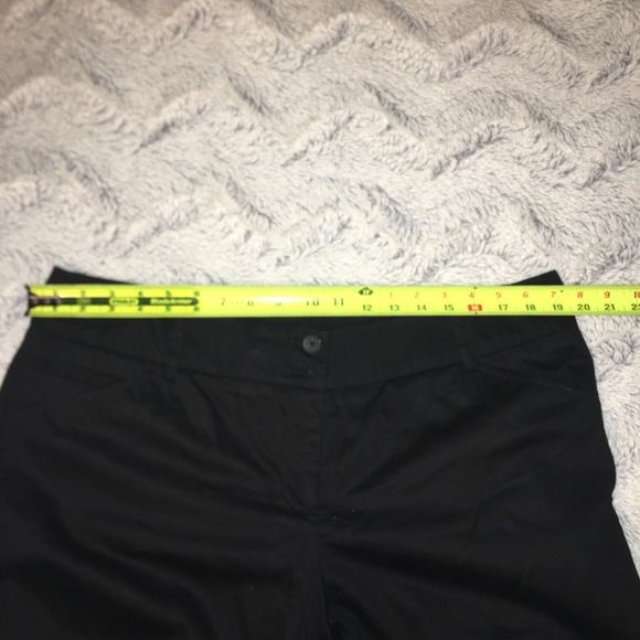 New York & Company Black Cropped Pants - Picture 3 of 5